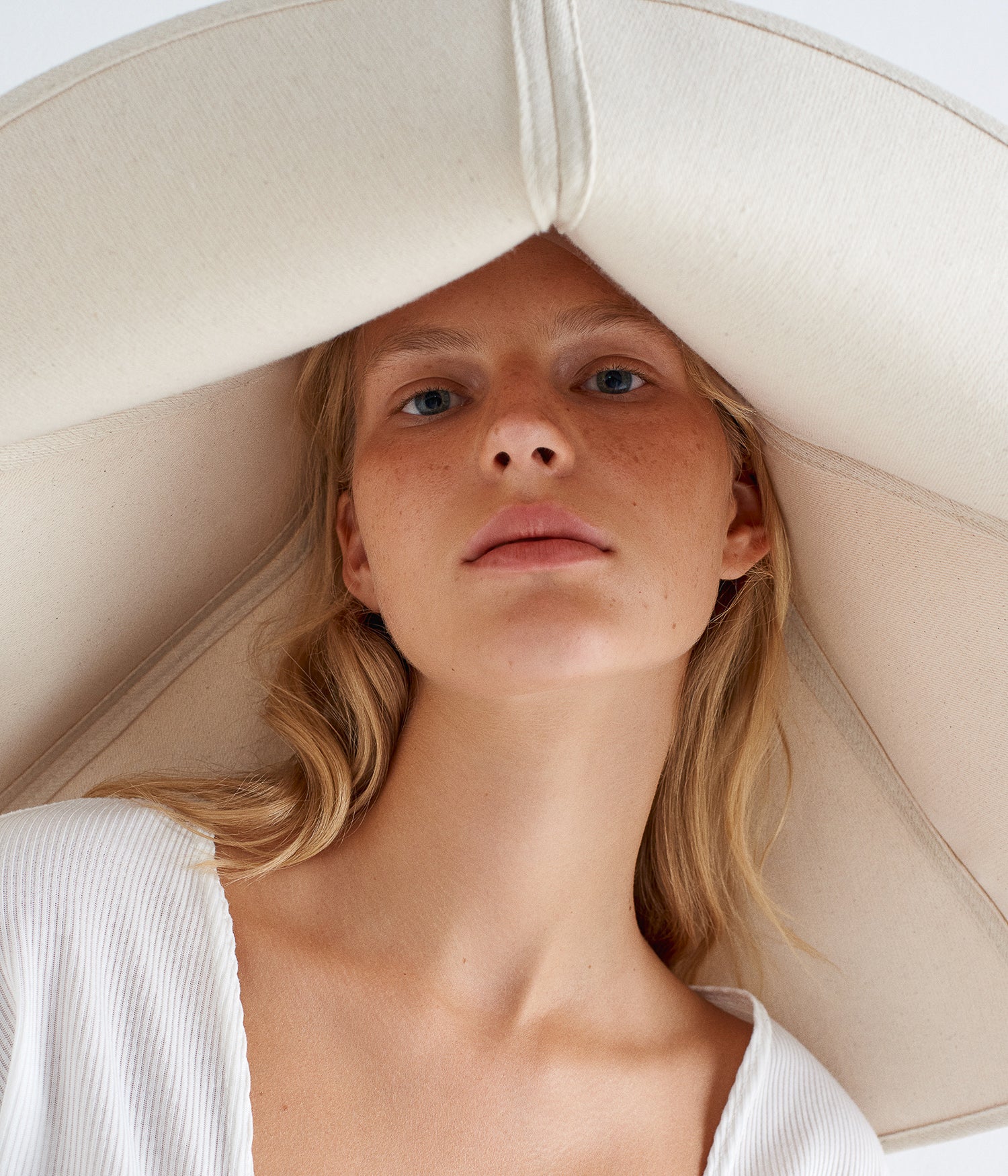 Foldable Oversized Hat - Image 3