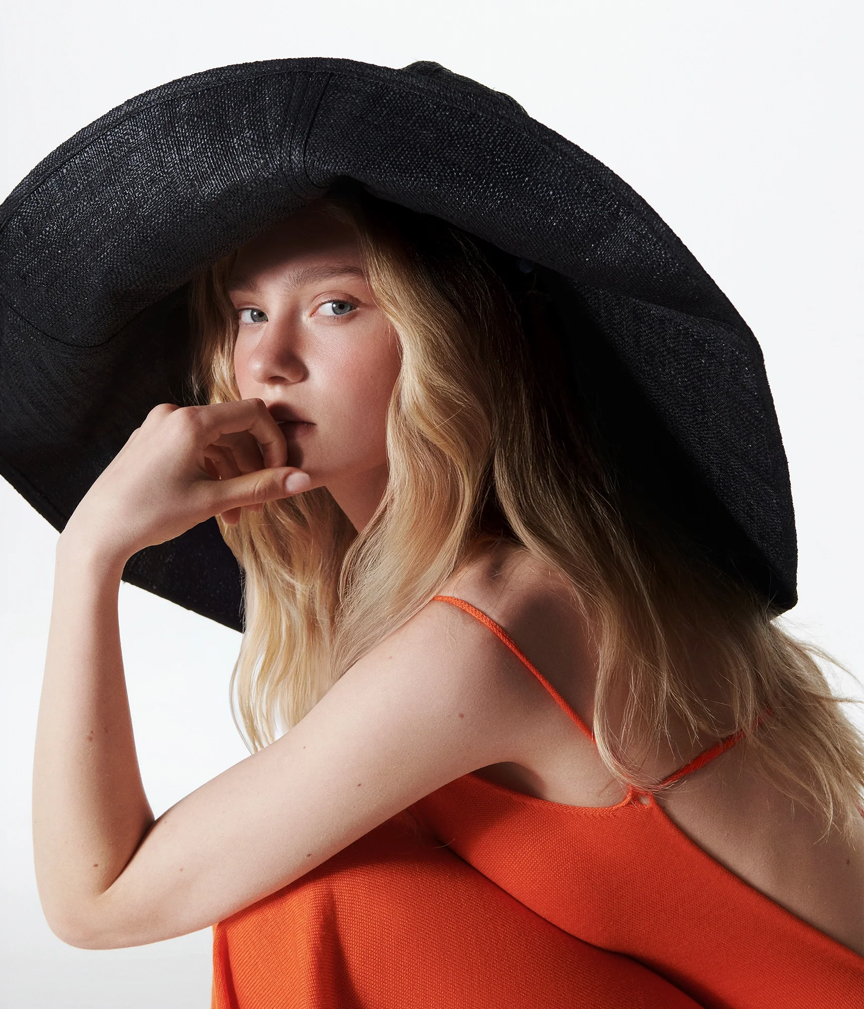 Foldable Oversized Straw Hat - Image 4